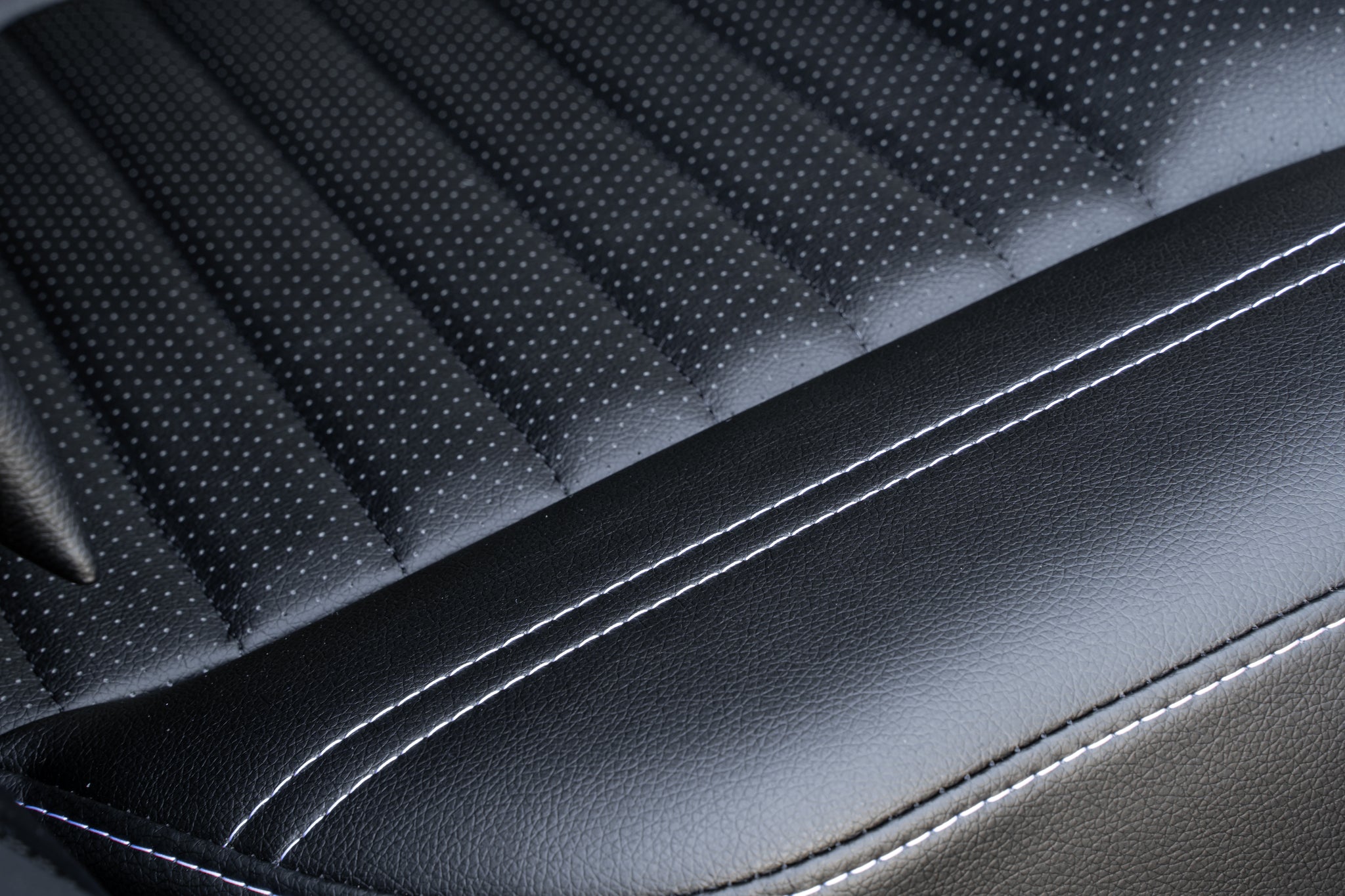 House Of Urban - Commercial Seat Conversion for Land Rover Discovery D5